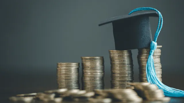 Zdjęcie Kto kontroluje fundusz socjalny w szkole? Odpowiedzialność i zasady działania.