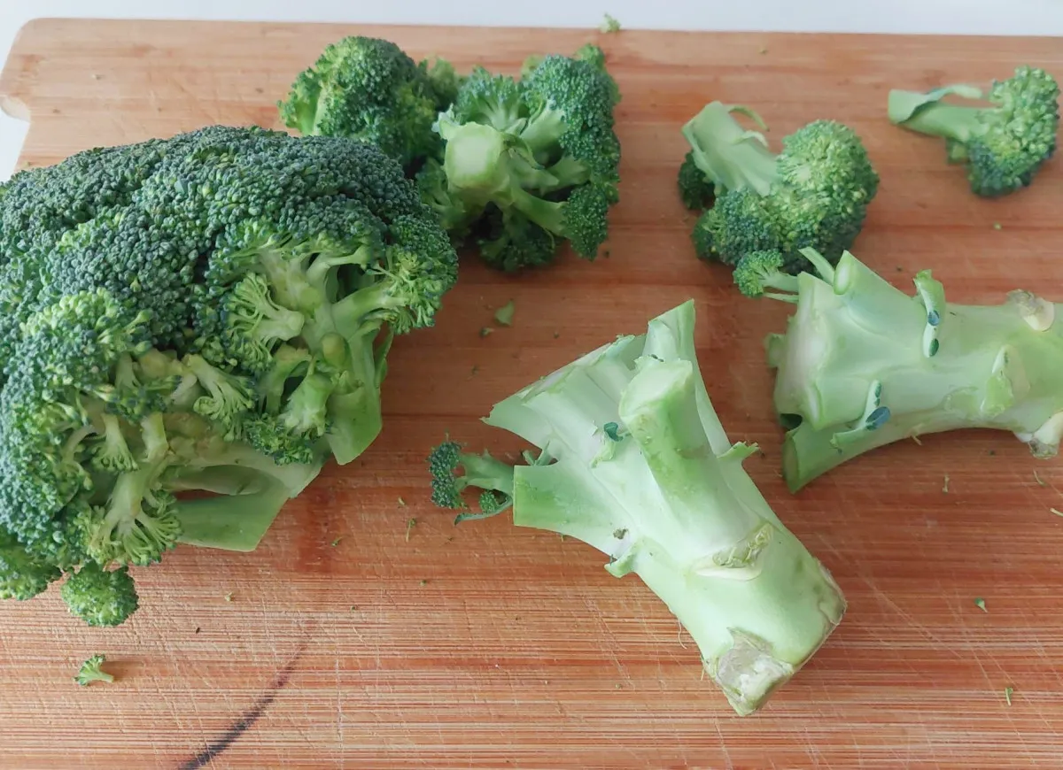 r&oacute;życzki i łodygi brokuł&oacute;w