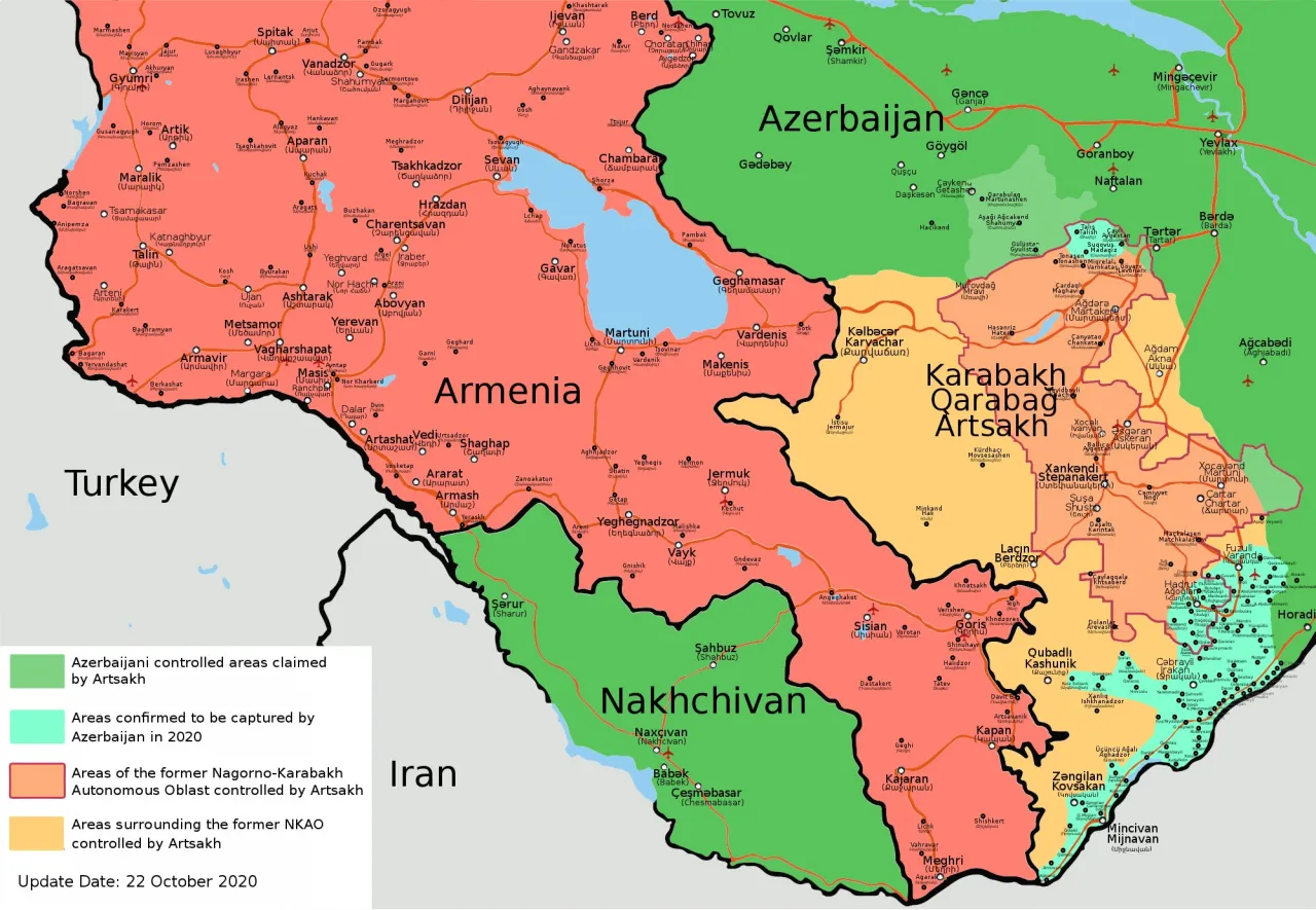 Mapa G&oacute;rskiego Karabachu z 2020 r. pokazuje tereny kontrolowane przez Azerbejdżan i Armenię. Czy w Armenii jest bezpiecznie? Mapa nie odpowiada na to pytanie, ale pokazuje podział terytorialny.