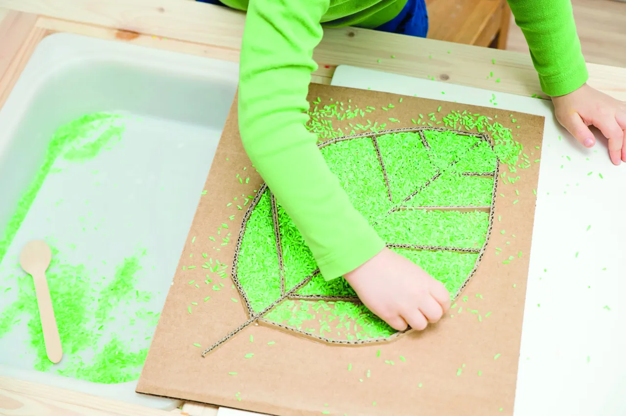 Proste materiały do zabaw sensorycznych w domu