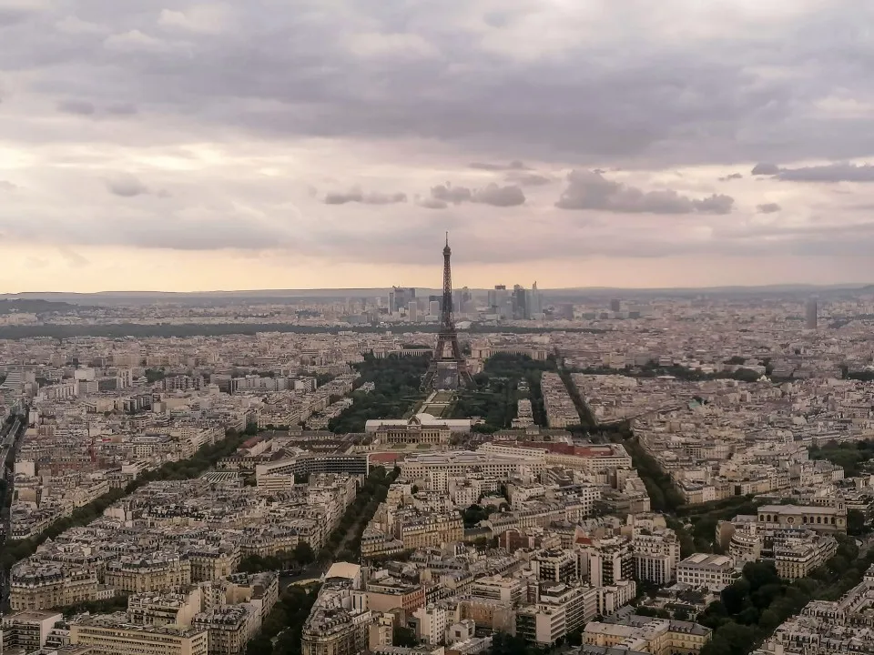 Paryż widok na miasto z wieżą Eiffla