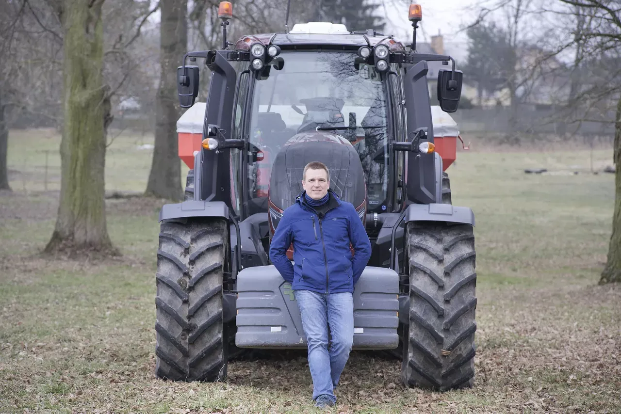 ciągnik rolniczy 4x4 w pracy