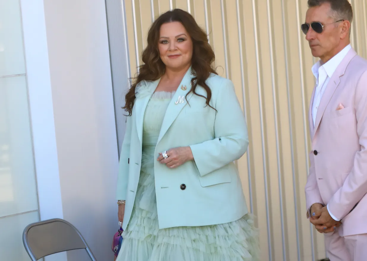 Nowoczesne fasony żakietów do koronkowej sukienki