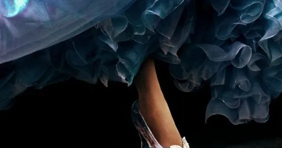 Szklany pantofelek Kopciuszka symbolika