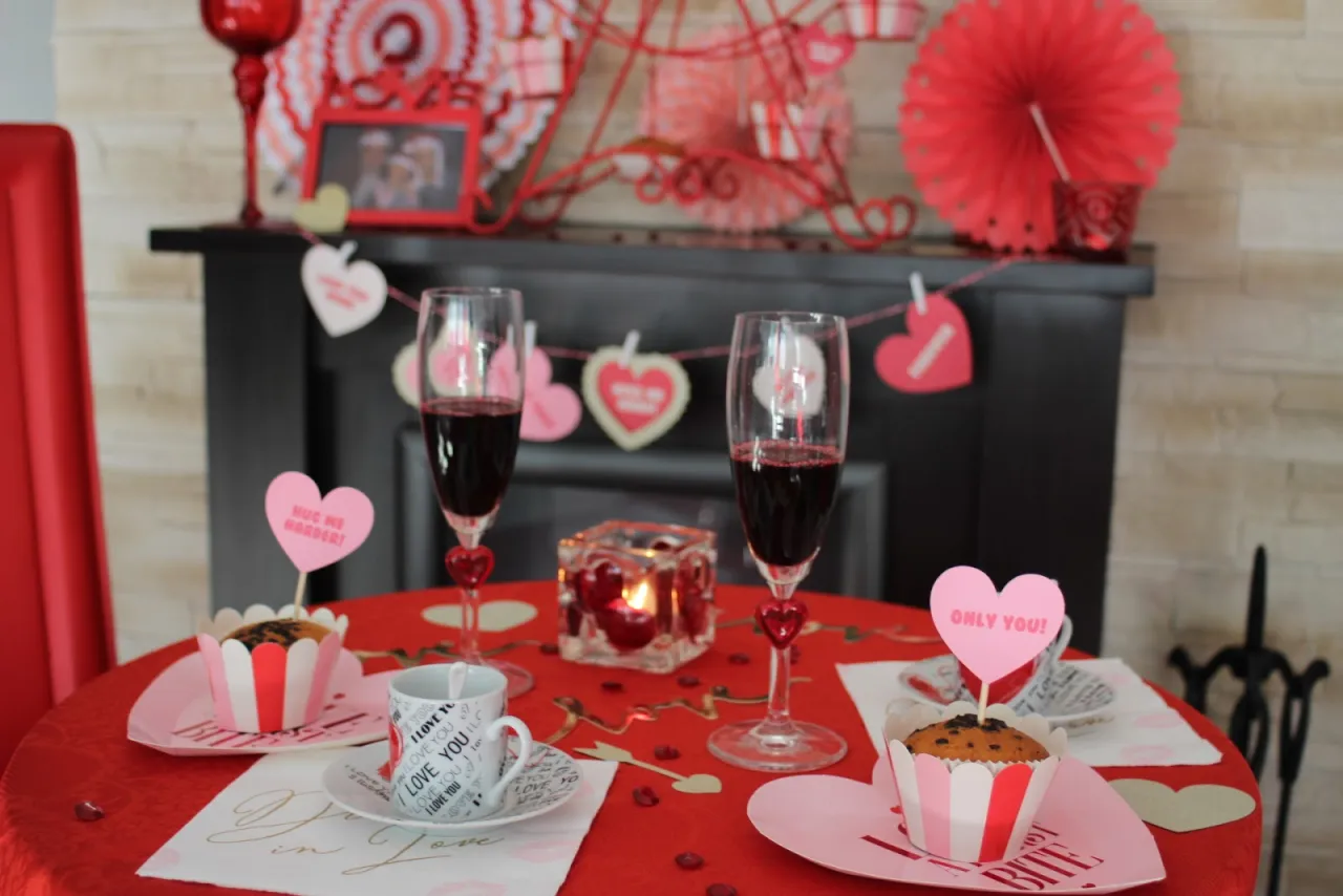 romantyczna kolacja w domu aranżacja stołu