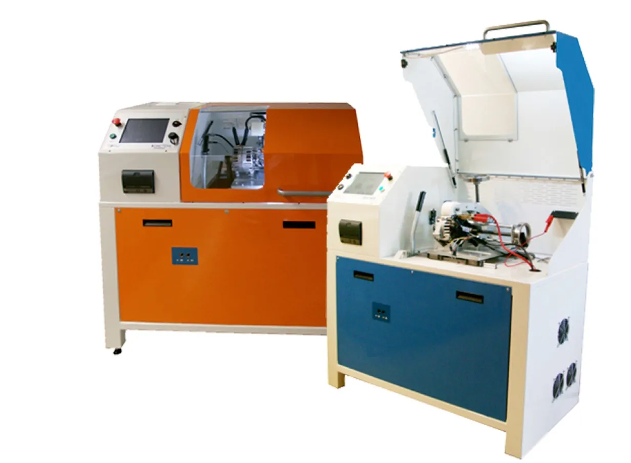 Alternator na stole testowym z wiertarką i multimetrem