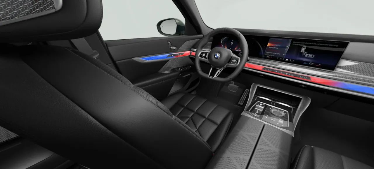 Wnętrze nowego BMW Serii 7, z nowoczesnym kokpitem i ambientowym oświetleniem. Zastanawiasz się, ile kosztuje nowe BMW 7?