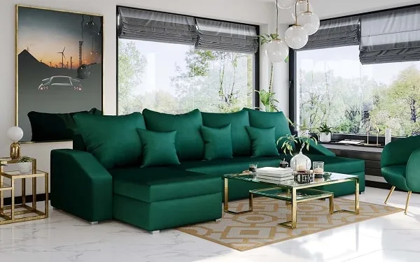 Butelkowa zieleń i złoto w salonie