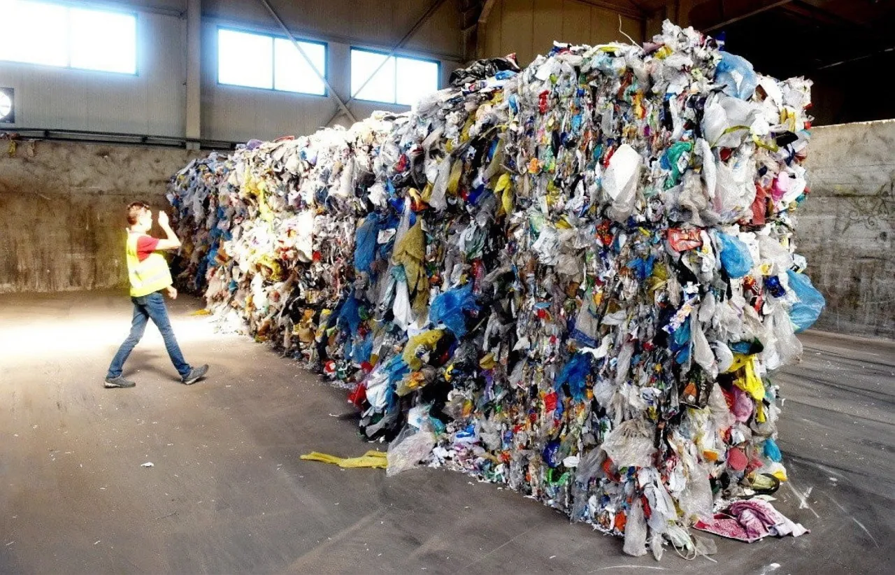 Problem odpad&oacute;w w Polsce, g&oacute;ry śmieci, niska świadomość recyklingu