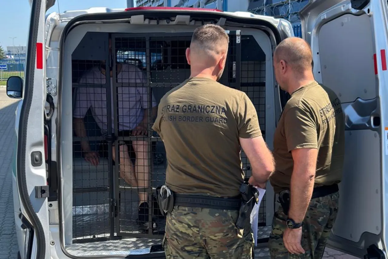 Straż Graniczna zatrzymała osobę w vanie. Tak wygląda sytuacja, kiedy straż graniczna może zatrzymać na lotnisku.