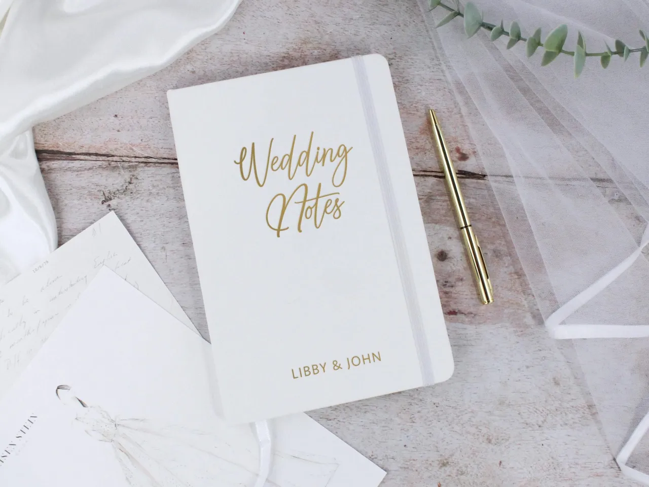 para planująca ślub, notatki, laptop