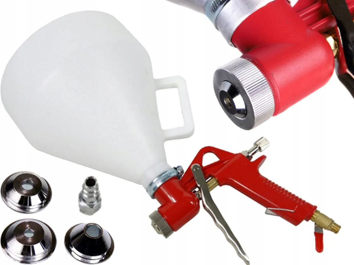 Pistolet tynkarski z dyszą i tynkiem