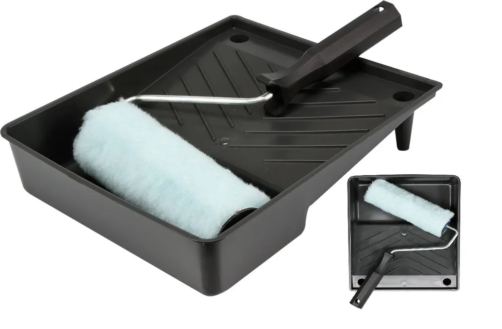 Narzędzia malarskie: wałki, pędzle, kuweta