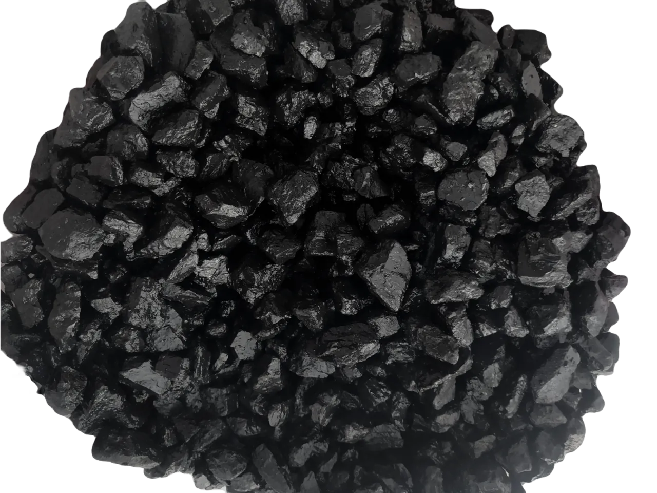 Stos ekologicznego, czarnego ekogroszku Pieklorz. Gdzie kupić ten wysokiej jakości opał?