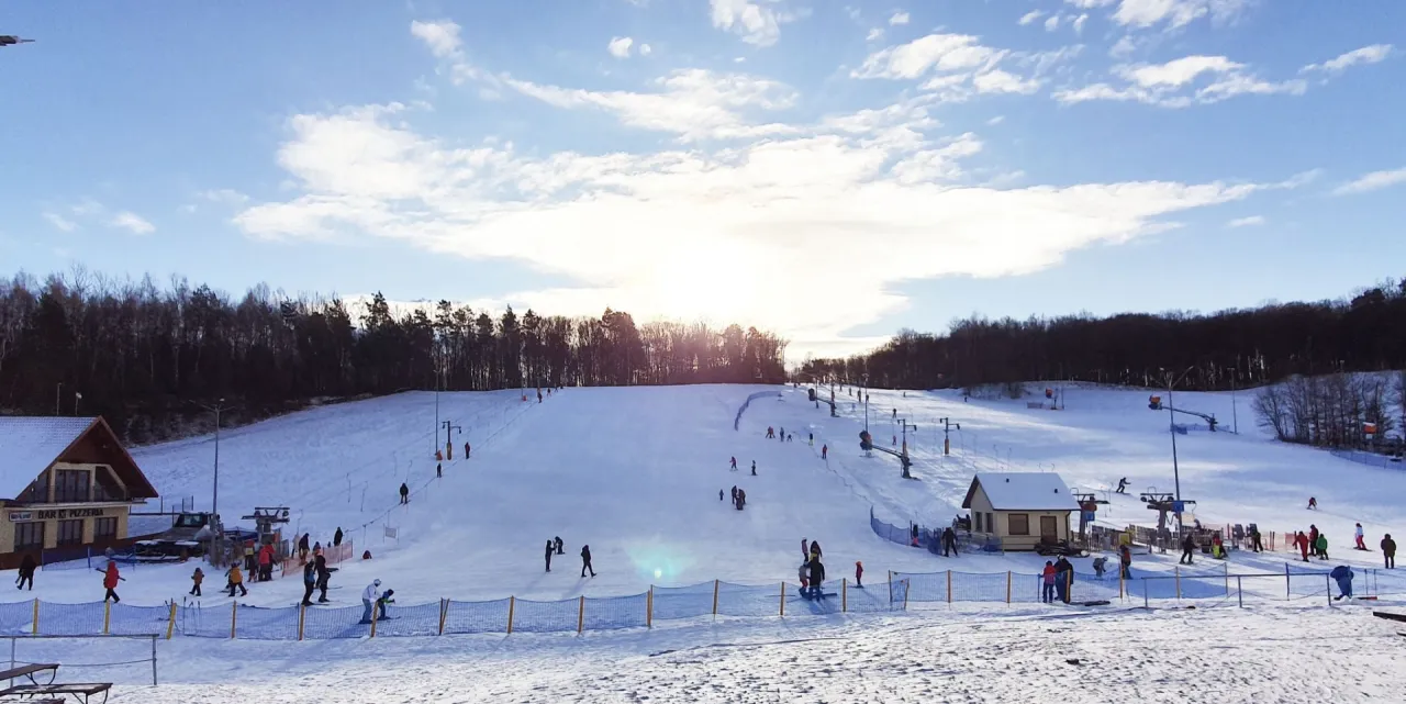 Stok narciarski Rąblów zimą