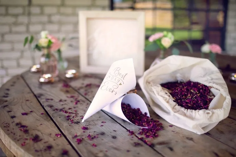 ekologiczne konfetti suszone kwiaty wesele