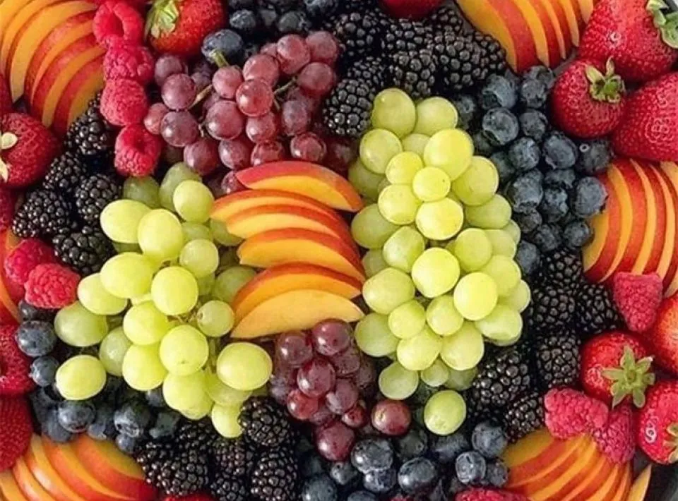 Assortiment de fruits de saison frais colorés