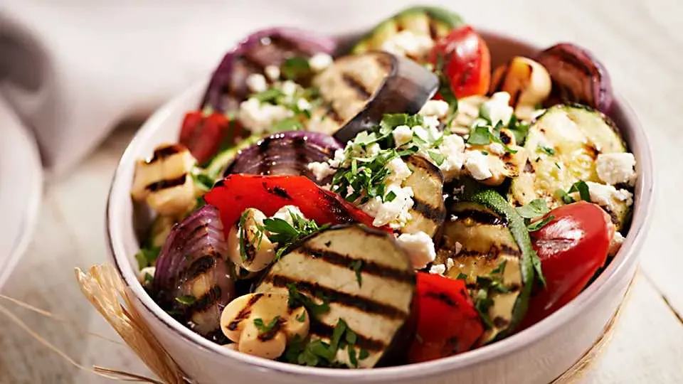 Świeże warzywa na sałatkę grillową