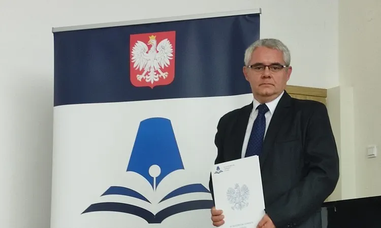 nauczyciel z nagrodą kuratora oświaty