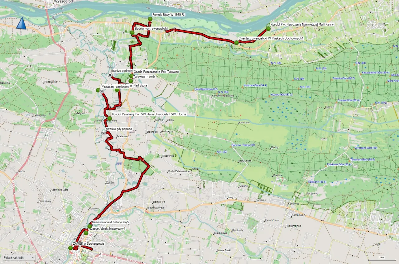 Mapa turystyczna z zaznaczoną trasą pieszą w okolicach Sochaczewa, prowadzącą przez zabytki i tereny leśne.