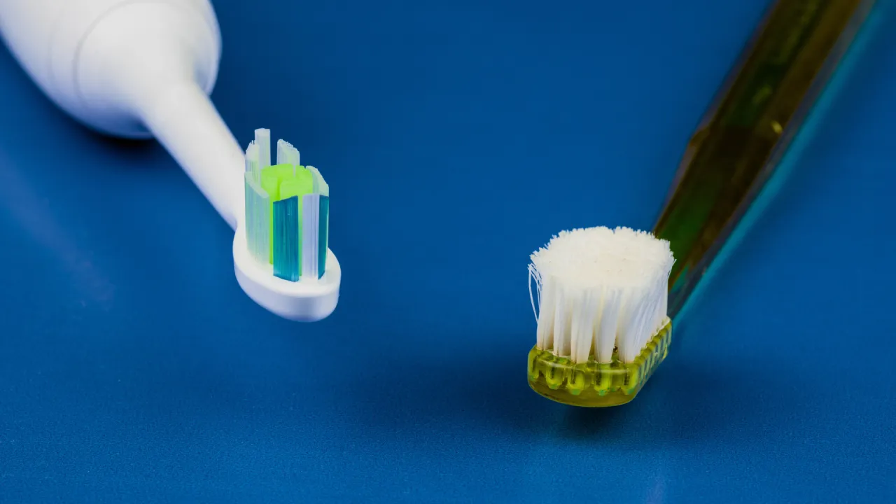 porównanie szczoteczek do zębów manualna elektryczna soniczna