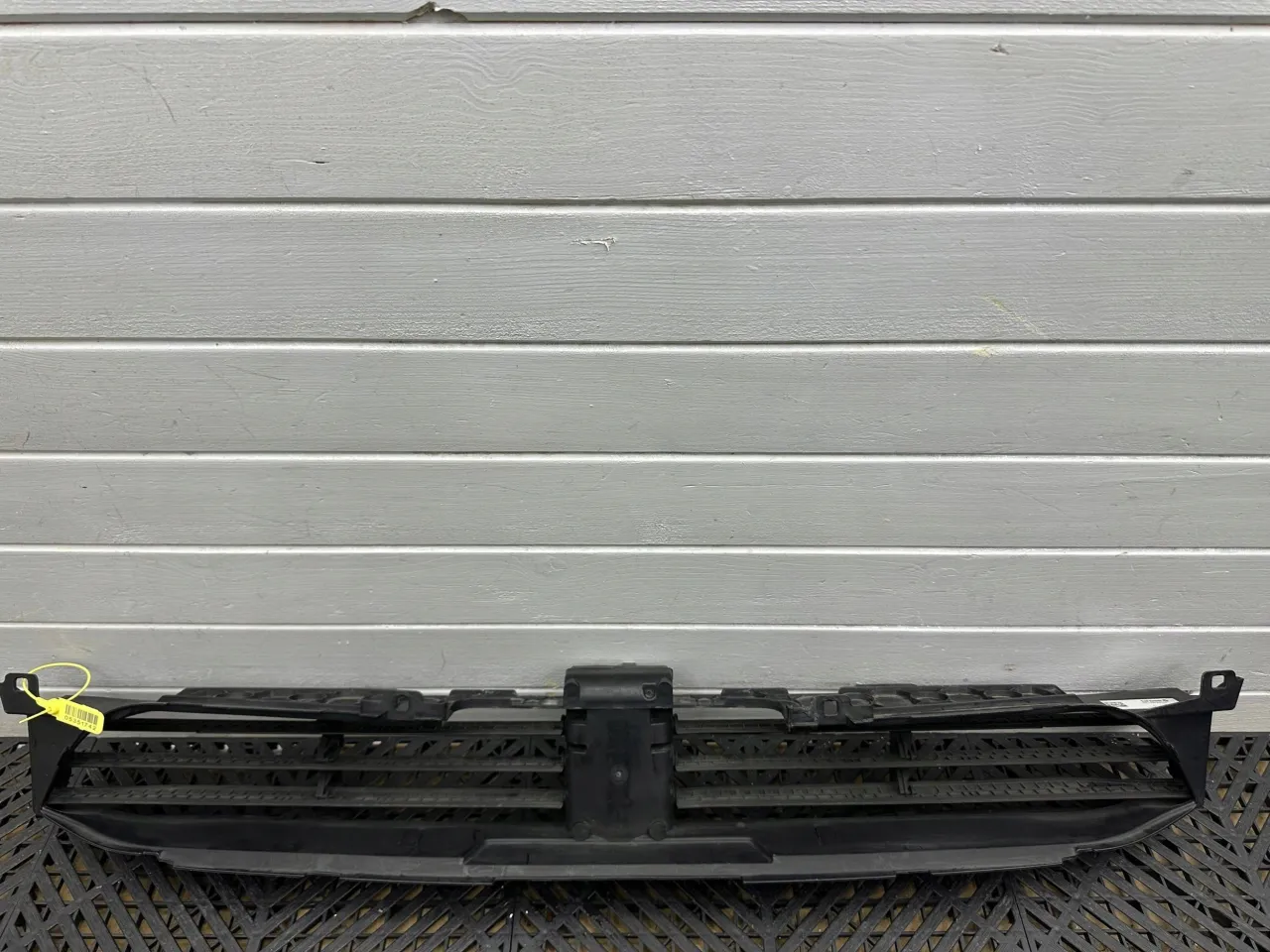 r&oacute;żne osłony chłodnicy samochodu