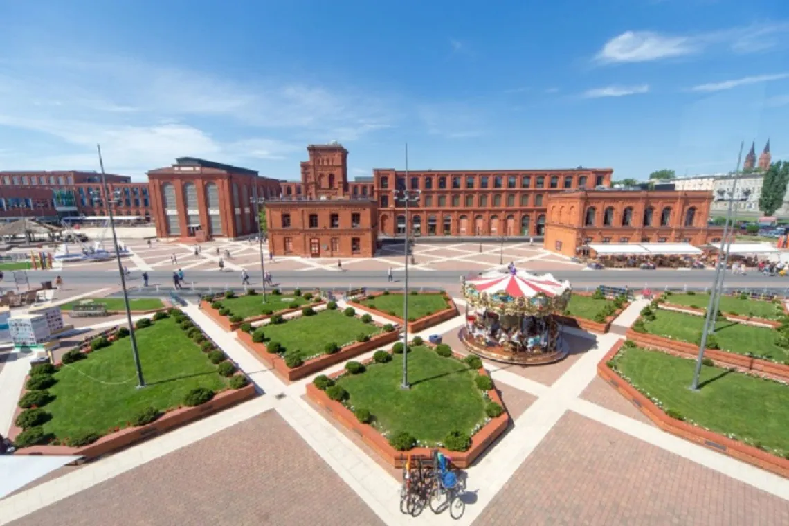 Ulica Piotrkowska Ł&oacute;dź i Manufaktura