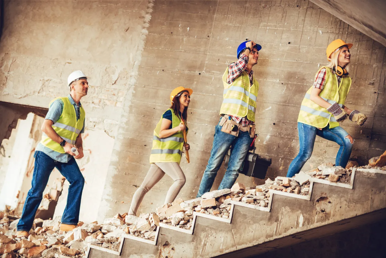 ekipa remontowa w pracy