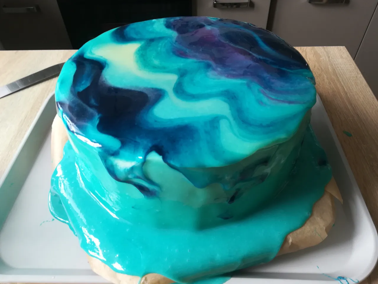 Oblewanie zmrożonego tortu polewą lustrzaną