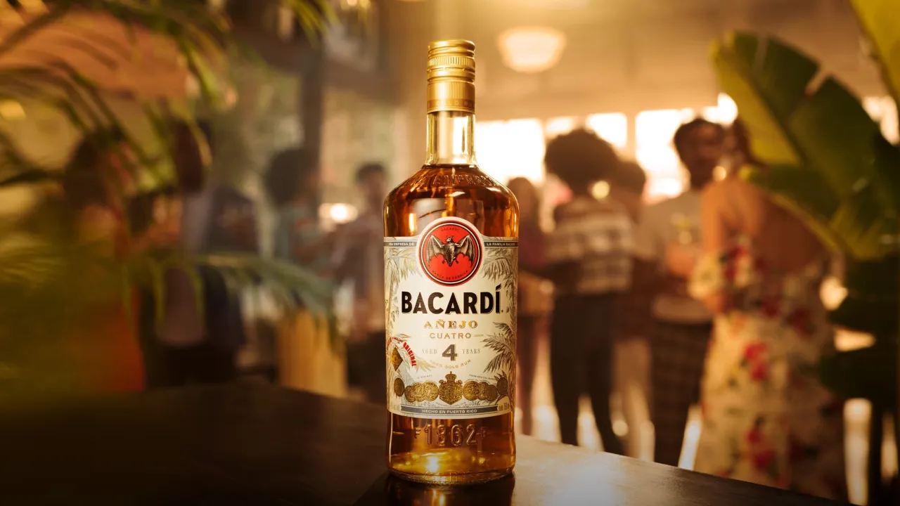 różne rodzaje rumu Bacardi butelki