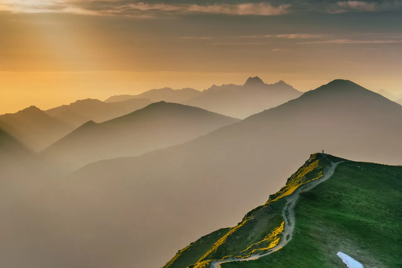 Jesienne góry Polska Tatry Beskidy mgła słońce