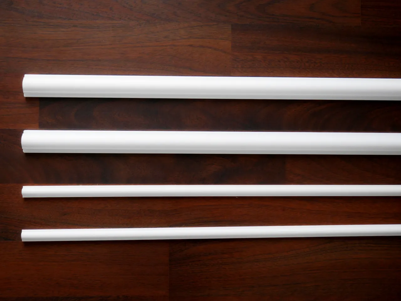 Por&oacute;wnanie sztukaterii styropianowej i poliuretanowej