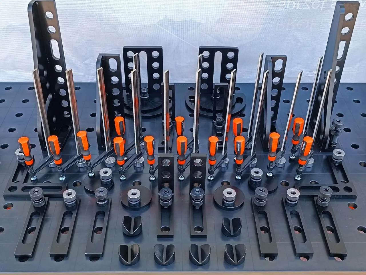 narzędzia do budowy stołu spawalniczego