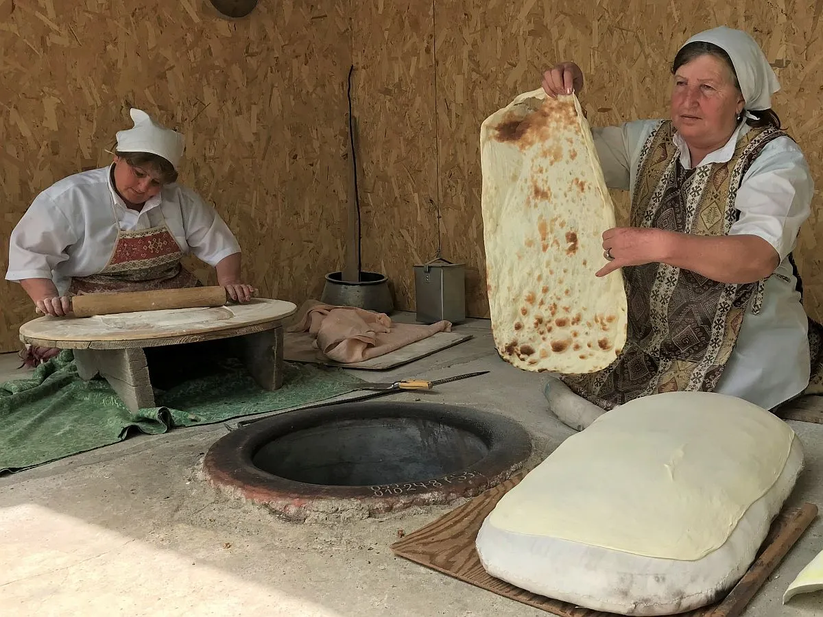 Lawasz tradycyjny piec tandoor