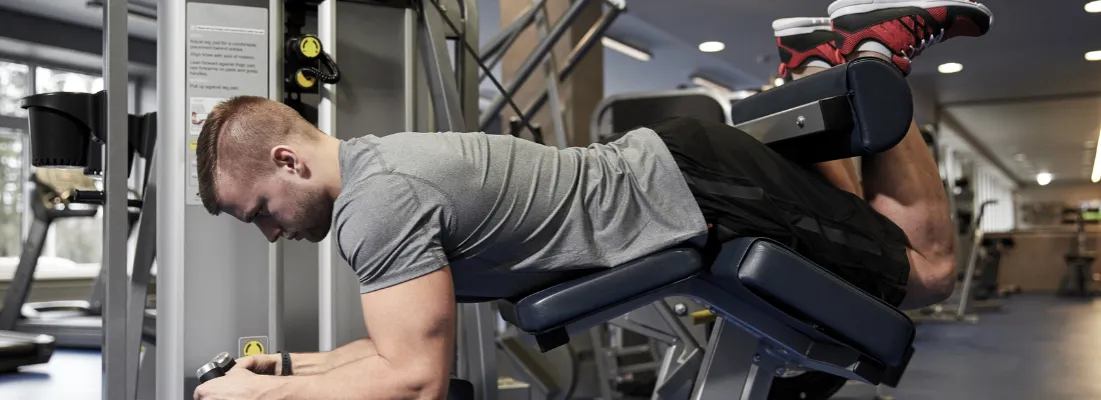 ćwiczenia na łydki siłownia maszyny