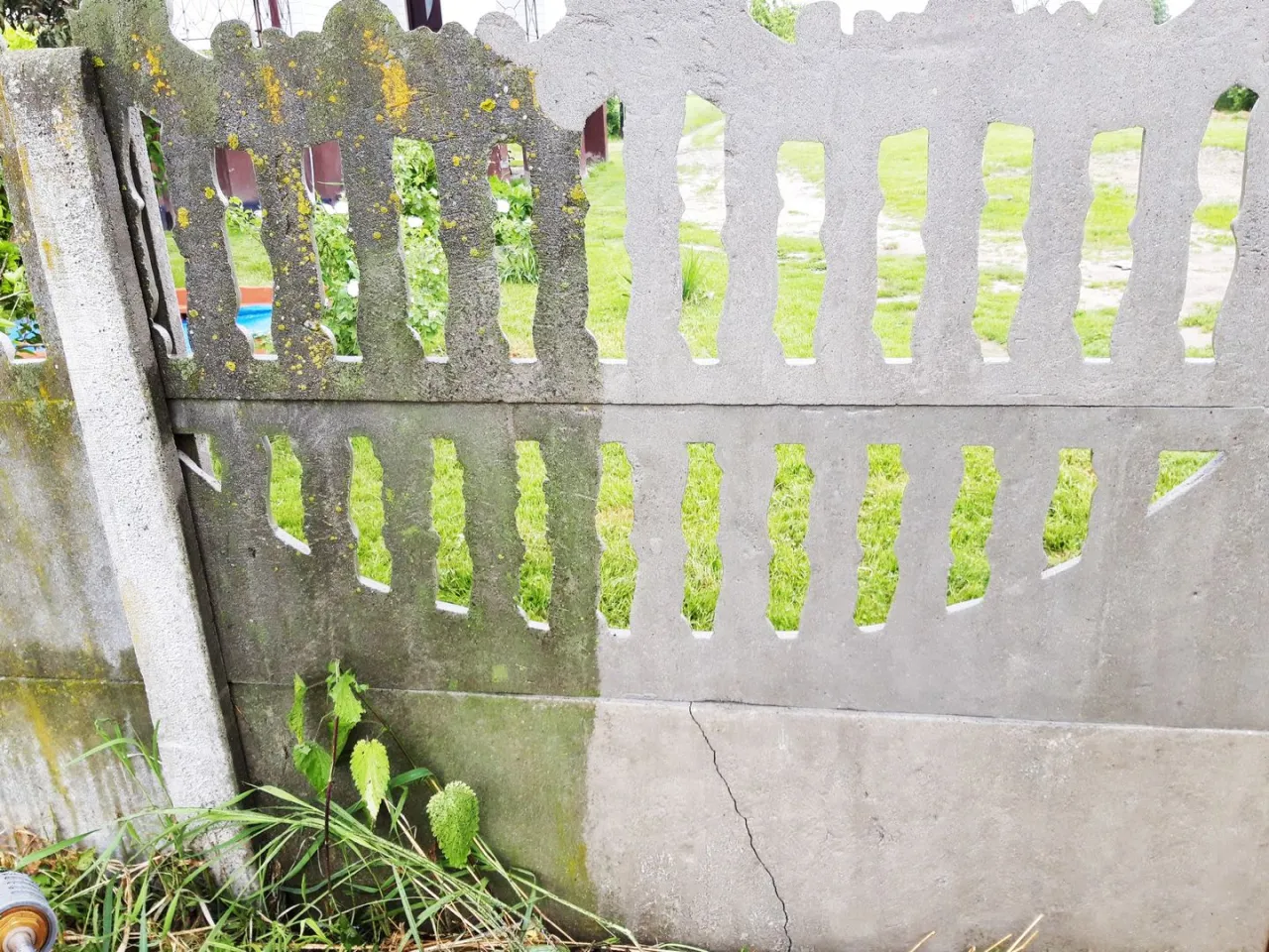 czyszczenie płotów z różnych materiałów