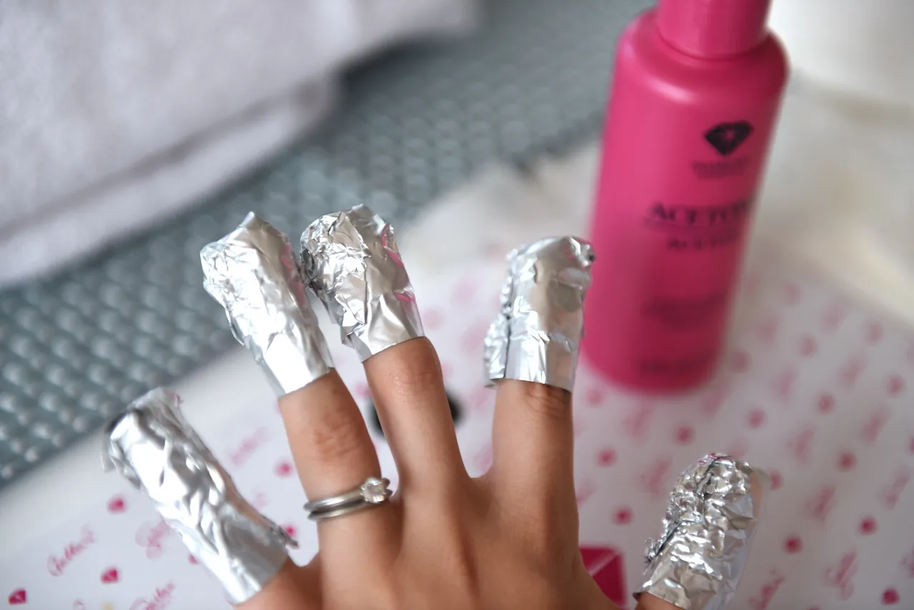 porównanie usuwania hybrydy salon vs dom