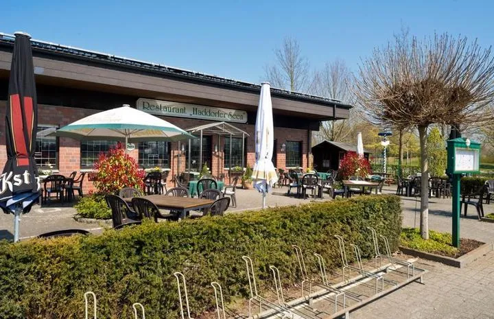 Restaurant Cafe Haddorfer Seen Au&szlig;enansicht oder Seeblick