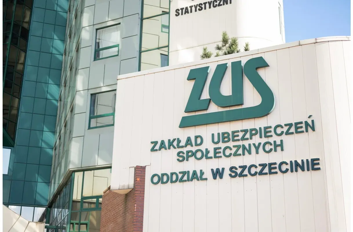 Budynek ZUS w Szczecinie. Dowiedz się, czy nagroda jubileuszowa wlicza się do emerytury.