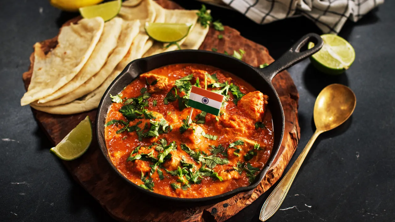 Indyjskie dania z chlebkiem naan