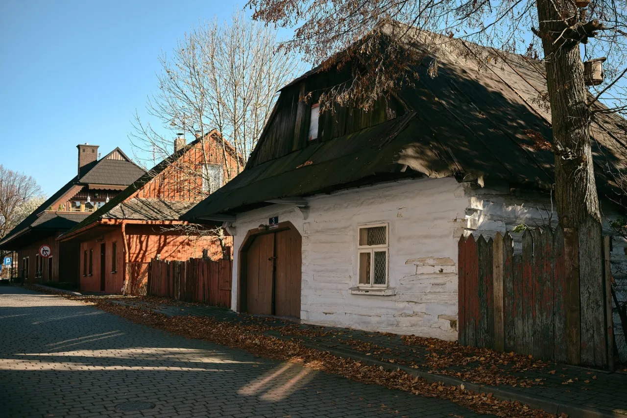 Lanckorona rynek drewniane domy
