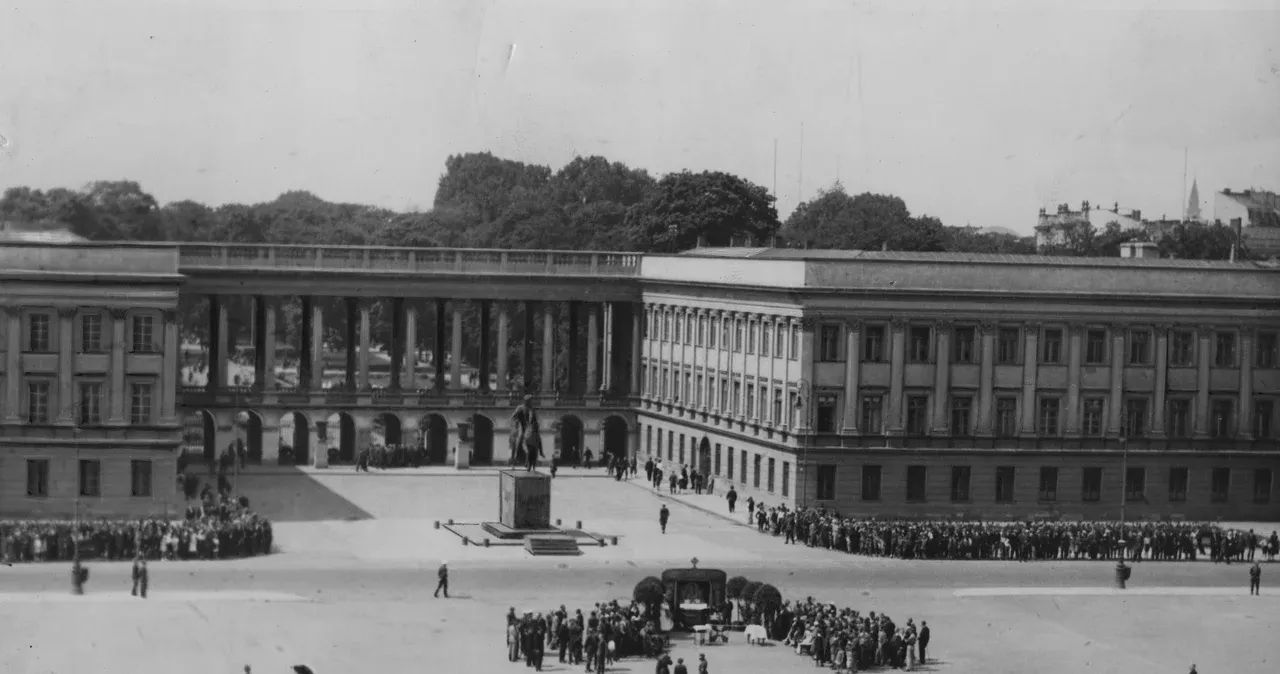 Zdjęcie Kto wybudował pałac saski w Warszawie? Fascynująca historia i architektura