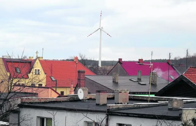 farme wiatrowa blisko zabudowań