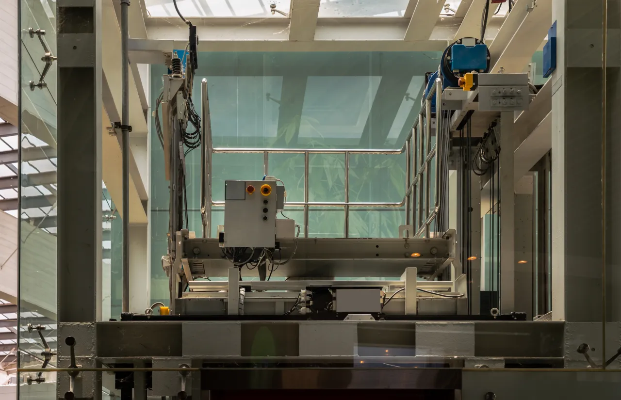 rodzaje napędów windy elektryczny hydrauliczny