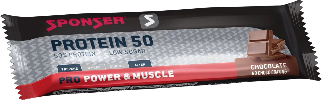 sportowiec z batonem proteinowym