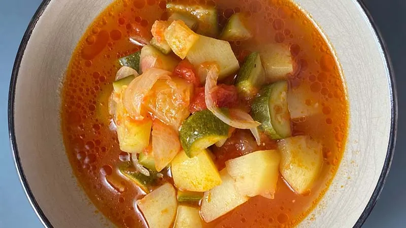 minestra di zucchine e patate piatto pronto