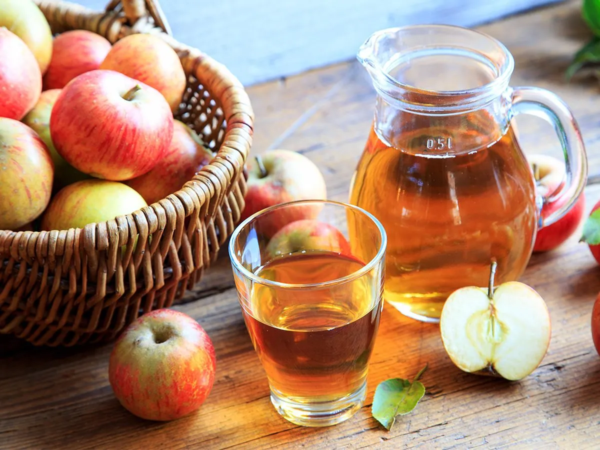 Wino jabłkowe z przyprawami i owocami