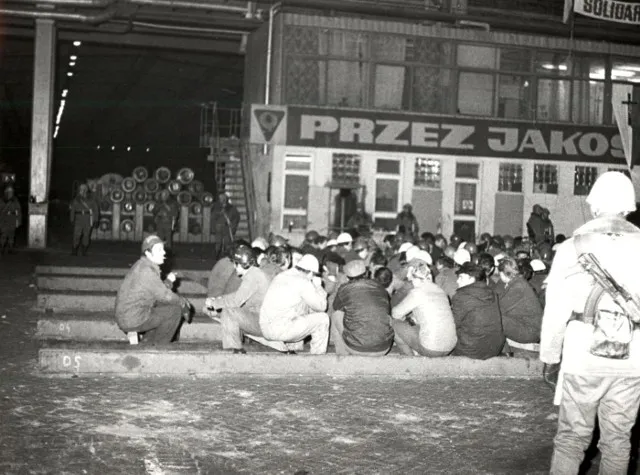 Krak&oacute;w stan wojenny lata 80