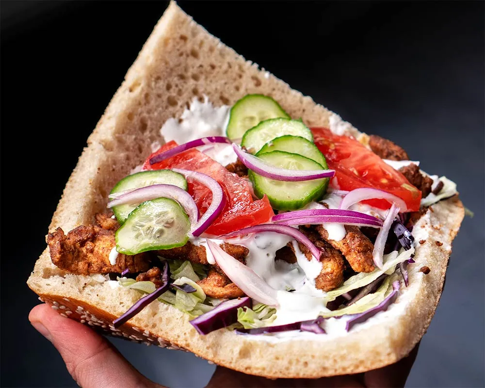 mały kebab w bułce przekrój