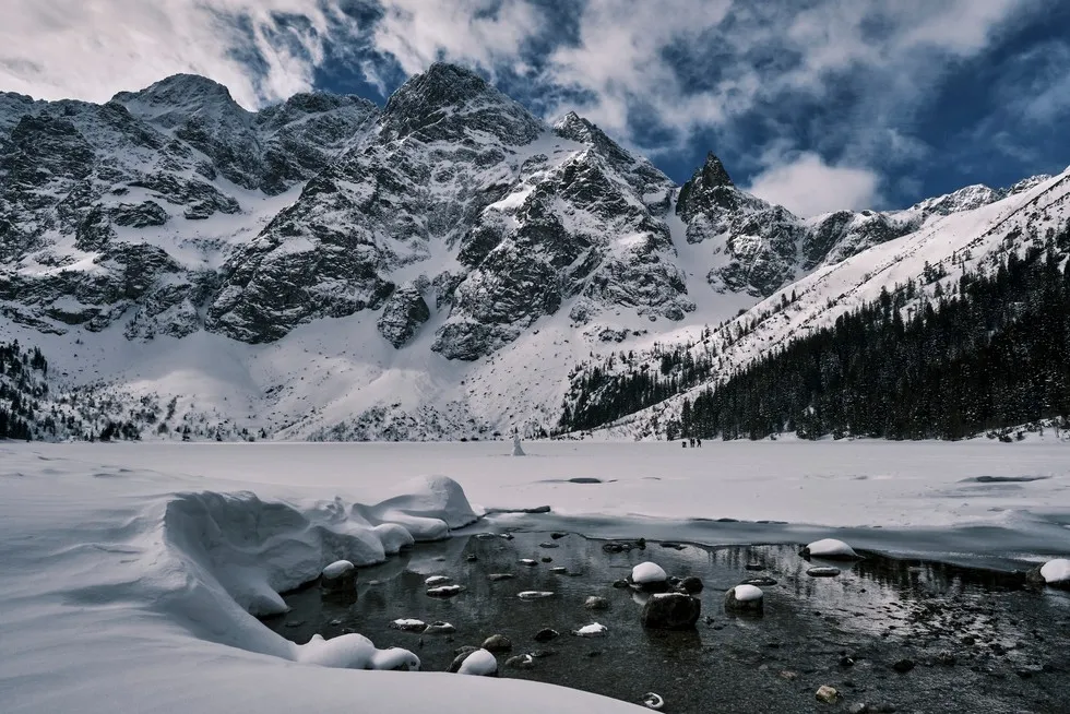 Morskie Oko zimą zagrożenie lawinowe